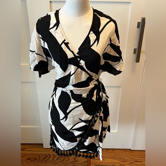 NWOT- Cupshe Dark Hibiscus Floral Cover-Up Mini Dress- Size XL - Picture 6 of 13